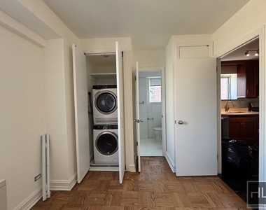 East 71st Street - Photo Thumbnail 3