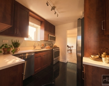 East 71st Street - Photo Thumbnail 2