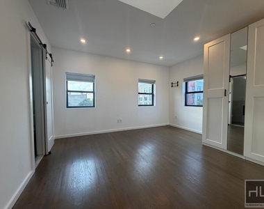 Steinway Street - Photo Thumbnail 8