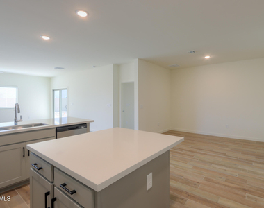 40285 W Chambers Drive - Photo Thumbnail 10