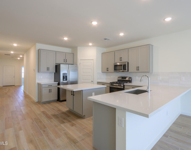 40285 W Chambers Drive - Photo Thumbnail 7