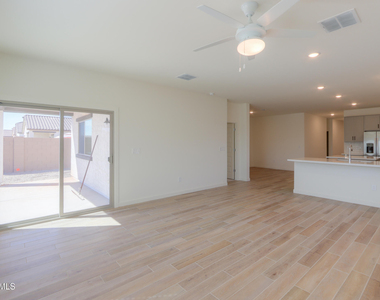 40285 W Chambers Drive - Photo Thumbnail 12