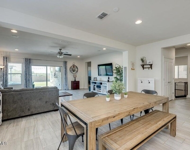 11023 E Tupelo Avenue - Photo Thumbnail 9