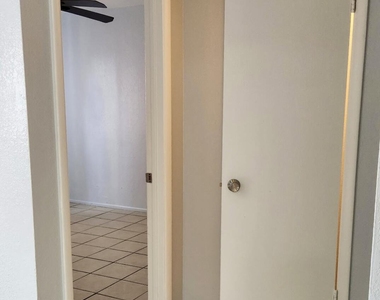 6703 N 27th Avenue - Photo Thumbnail 5
