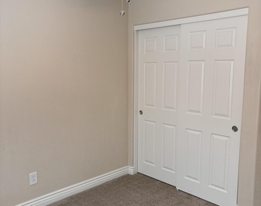 2565 E Southern Avenue - Photo Thumbnail 13