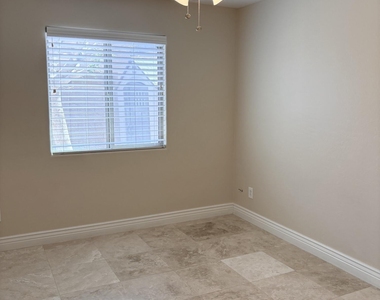 2565 E Southern Avenue - Photo Thumbnail 8