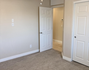 2565 E Southern Avenue - Photo Thumbnail 16