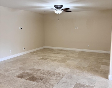 2565 E Southern Avenue - Photo Thumbnail 4