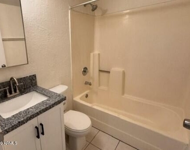 602 E Townley Avenue - Photo Thumbnail 5