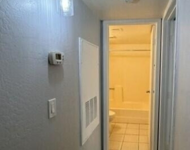 602 E Townley Avenue - Photo Thumbnail 4