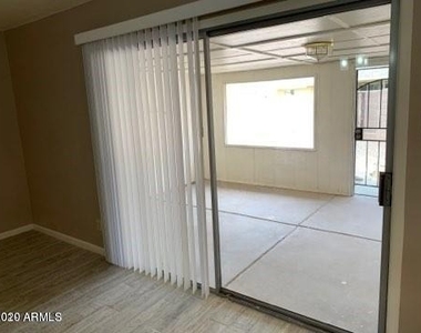 1412 E Redfield Road - Photo Thumbnail 12