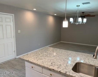 1412 E Redfield Road - Photo Thumbnail 16