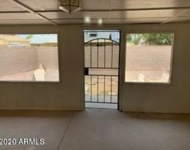1412 E Redfield Road - Photo Thumbnail 11