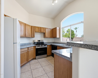 14609 S 47th Place - Photo Thumbnail 4