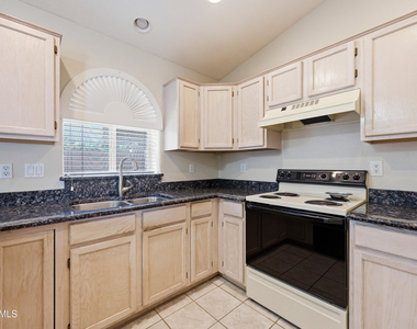 1025 W Jeanine Drive - Photo Thumbnail 8