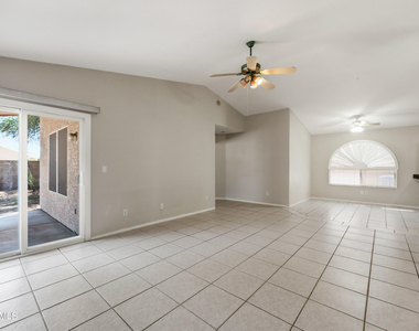 1025 W Jeanine Drive - Photo Thumbnail 2