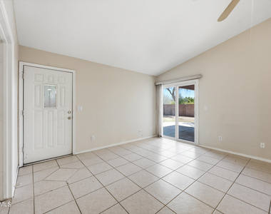 1025 W Jeanine Drive - Photo Thumbnail 4