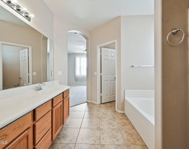 1525 W Saint Kateri Drive - Photo Thumbnail 18