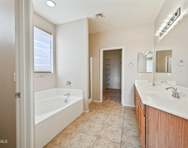 1525 W Saint Kateri Drive - Photo Thumbnail 17