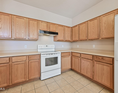 1525 W Saint Kateri Drive - Photo Thumbnail 11