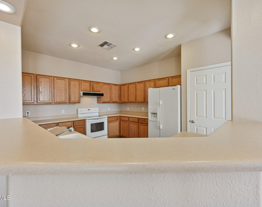 1525 W Saint Kateri Drive - Photo Thumbnail 8