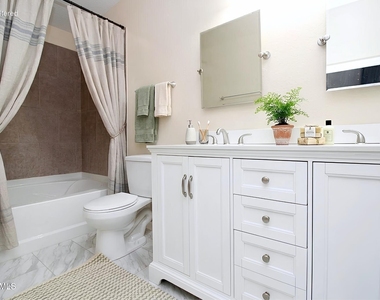 9321 W Hillcrest Place - Photo Thumbnail 7