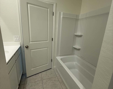 2073 E Driftwood Drive - Photo Thumbnail 8