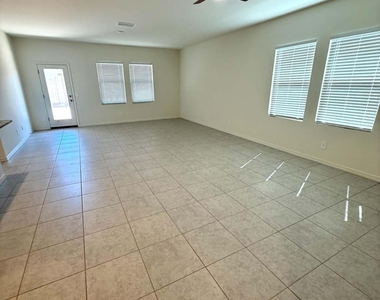 2073 E Driftwood Drive - Photo Thumbnail 3