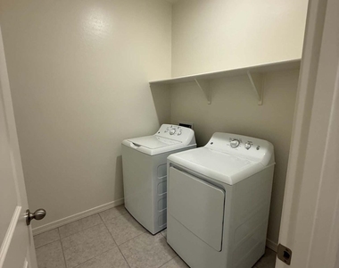 2073 E Driftwood Drive - Photo Thumbnail 16