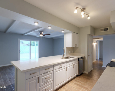 1654 N Queensbury -- - Photo Thumbnail 3