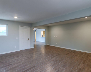 1654 N Queensbury -- - Photo Thumbnail 7