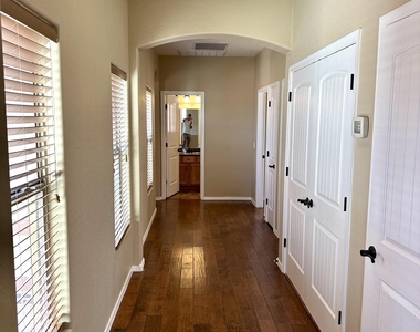 2691 E Le Grand Loop - Photo Thumbnail 10