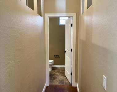 2691 E Le Grand Loop - Photo Thumbnail 7