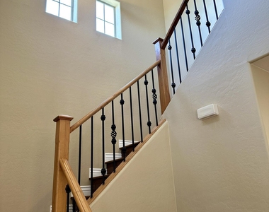 2691 E Le Grand Loop - Photo Thumbnail 9
