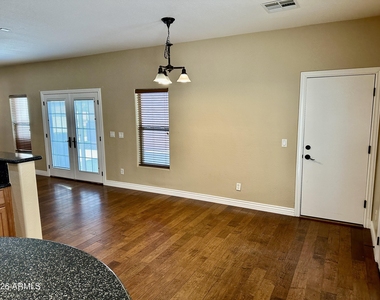 2691 E Le Grand Loop - Photo Thumbnail 6