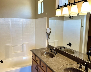2691 E Le Grand Loop - Photo Thumbnail 12