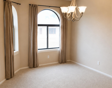 850 S River Drive - Photo Thumbnail 3