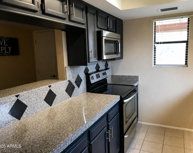 850 S River Drive - Photo Thumbnail 4