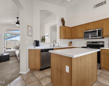 1216 W Pinon Avenue - Photo Thumbnail 11