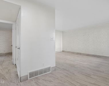 2925 N 38th Street - Photo Thumbnail 9