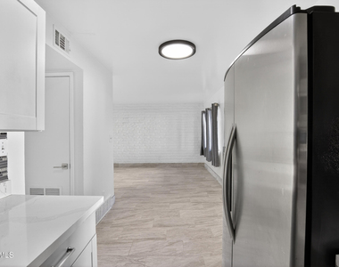 2925 N 38th Street - Photo Thumbnail 2