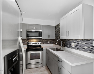2925 N 38th Street - Photo Thumbnail 1