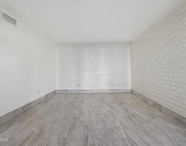2925 N 38th Street - Photo Thumbnail 8