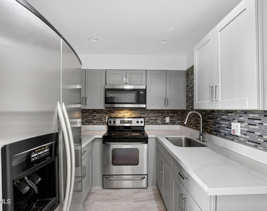 2925 N 38th Street - Photo Thumbnail 4