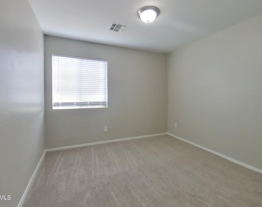 3315 W Fraktur Road - Photo Thumbnail 10