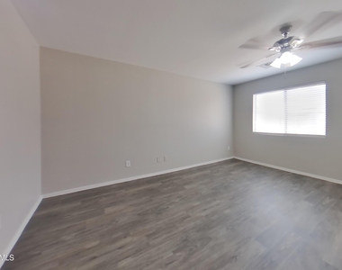 3315 W Fraktur Road - Photo Thumbnail 1