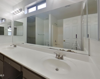 3315 W Fraktur Road - Photo Thumbnail 7