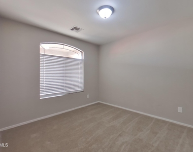 3315 W Fraktur Road - Photo Thumbnail 12