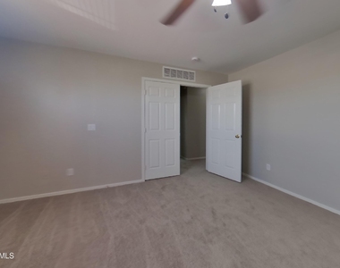 3315 W Fraktur Road - Photo Thumbnail 6