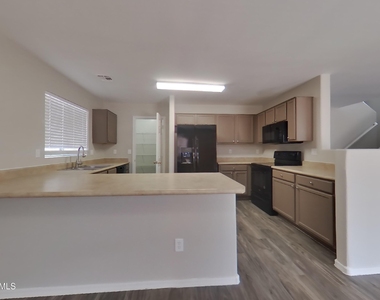 3315 W Fraktur Road - Photo Thumbnail 4
